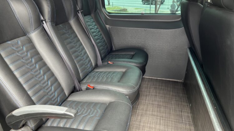 Expert Business Vitrine 1.6 Turbo Diesel 2022 Prata Completa