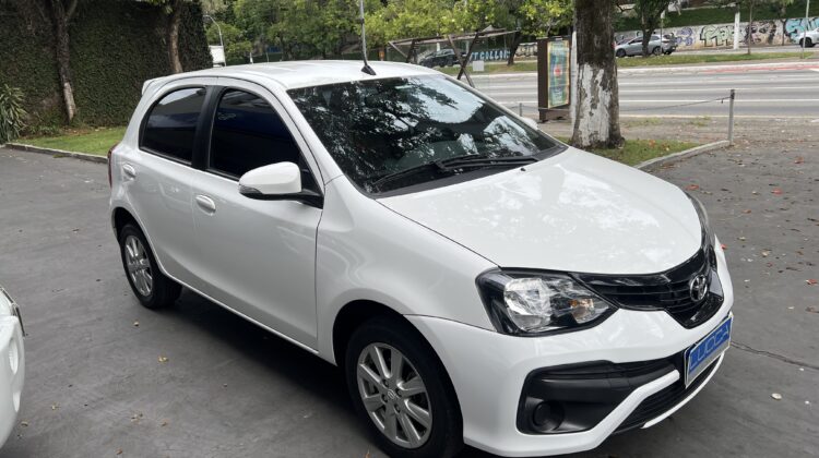 Etios X-Plus 1.5 Automático 2020/2021 Branco Flex Completo