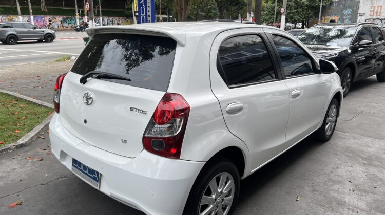 Etios X-Plus 1.5 Automático 2020/2021 Branco Flex Completo