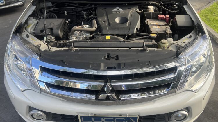 L200 Triton Sport HPE Top 2.4 Turbo Diesel Automática 4×4 2018/2018 Branca Completa