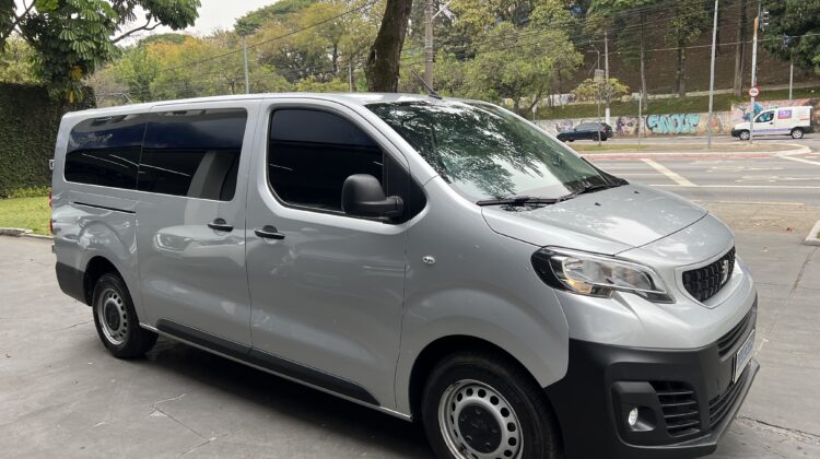 Expert Business Vitrine 1.6 Turbo Diesel 2022 Prata Completa