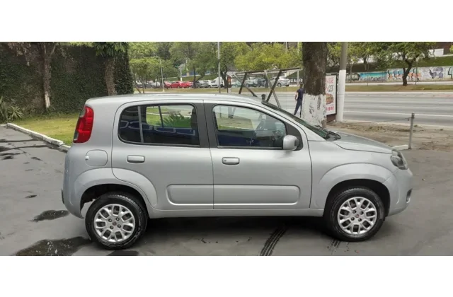 Uno Vivace 1.0 8V (Flex) 4p 2016 Prata Flex Completo